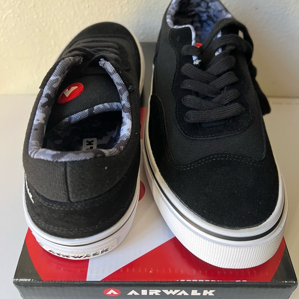 Airwalk Black Sneakers Low-Top Skate Style